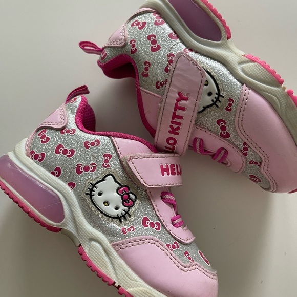 Sanrio Hello Kitty Toddlers Lighted Glitter Pink SilverSneakers Shoes Size 6 - Picture 2 of 5